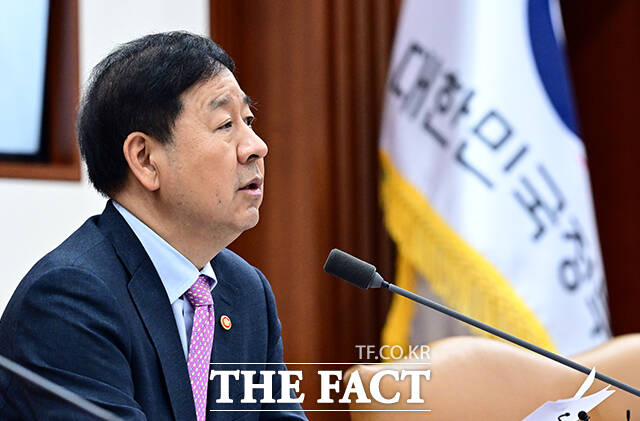 구윤철 부총리 겸 재정경제부 장관이 22일 오전 서울 종로구 정부서울청사에서 열린 비상경제본부 회의 겸 경제관계장관회의 겸 국가창업시대 전략회의 및 부동산관계장관회의에 참석해 모두발언을 하고 있다. /임영무 기자