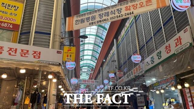 인천 계양을 국회의원 보궐선거 현장에서는 김현태 무소속 후보를 향한 거부감과 심왕섭 국민의힘 후보의 지역 인지도가 함께 감지됐다. 사진은 23일 인천 계양구의 계양산전통시장 모습. /인천=정채영 기자