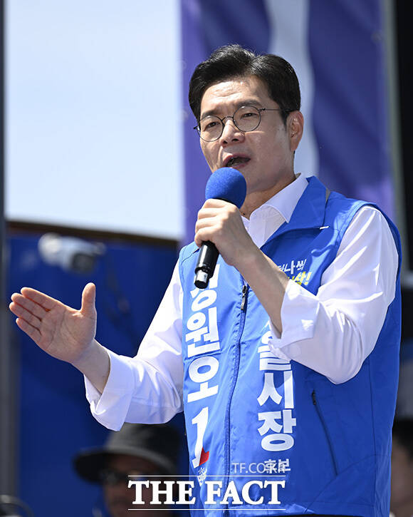 정 후보가 지지를 호소하고 있다.