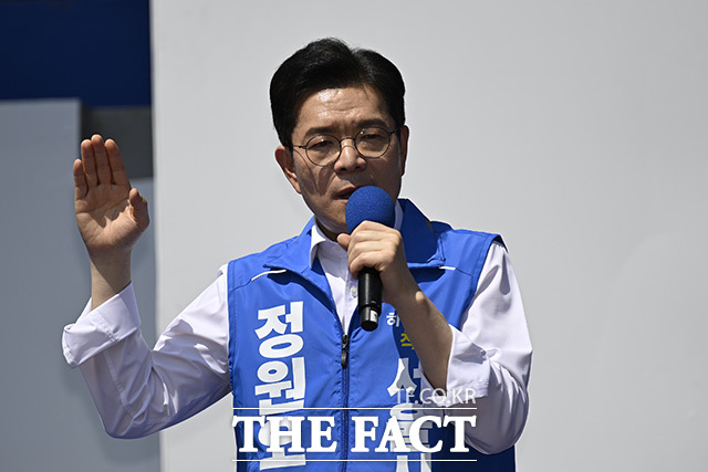 정 후보가 지지를 호소하고 있다.