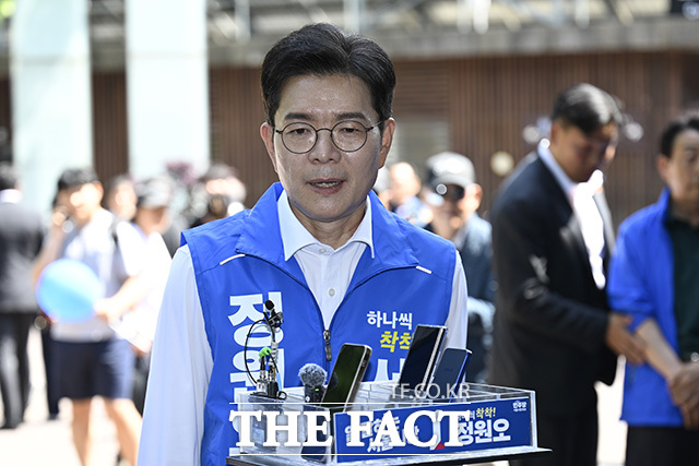 정 후보가 지지를 호소하고 있다.