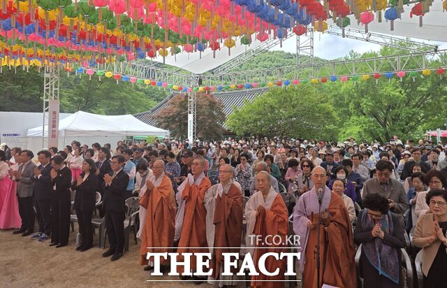 부처님오신날인 24일 광주 무등산 증심사에서 봉축 법요식을 진행했다. /조효근 기자