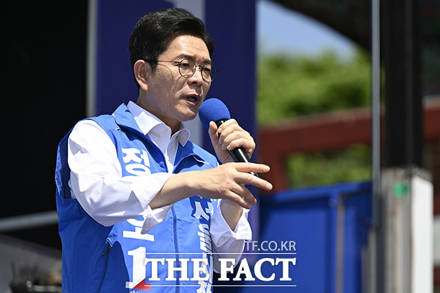 정 후보가 지지를 호소하고 있다.