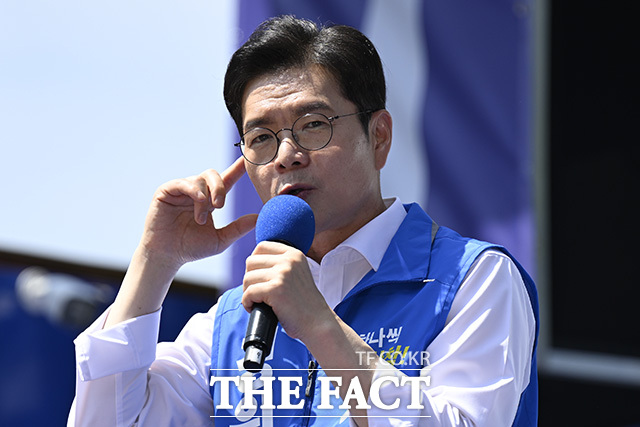 정원오 더불어민주당 서울시장 후보가 24일 오후 서울 광진구 서울어린이대공원 앞에서 열린 유세에 참석해 발언하고 있다. /송호영 기자