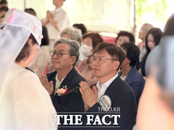 24일 부처님오신날 지역 사찰 방문한 현근택 민주당 용인시장 후보. /현근택 후보 선거캠프