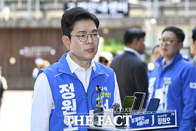 정 후보가 지지를 호소하고 있다.