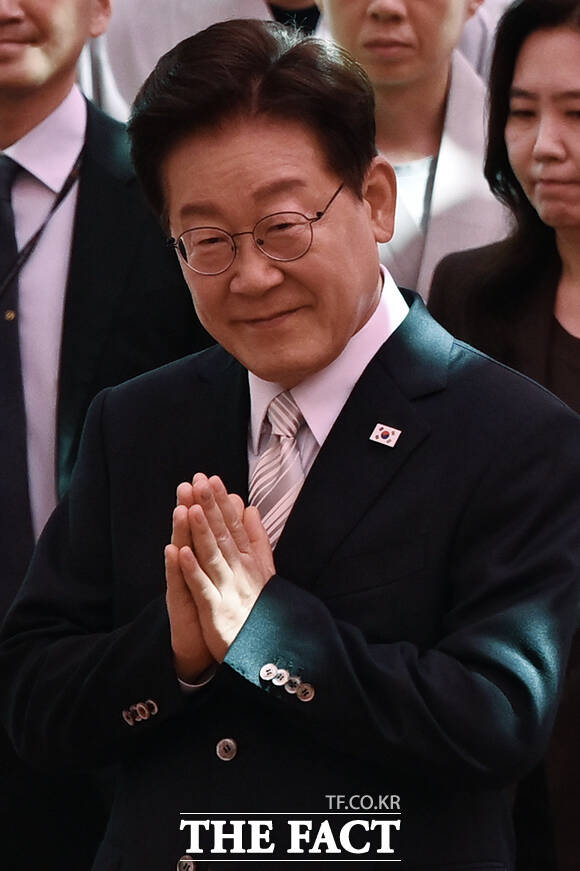 이재명 대통령과 김혜경 여사가 24일 오전 서울 종로구 조계사에서 열린 불기 2570년 부처님오신날 봉축법요식에 참석하고 있다. /김성렬 기자