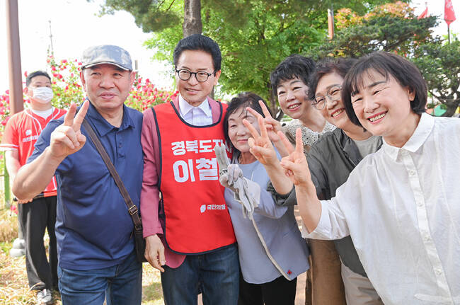 25일 이철우 국민의힘 경상북도지사 후보가 영주시 를 찾아 합동 집중유세를 펼치고 지역 후보들에 대한 지지를 호소하고 있다. /이철우 경상북도지사 후보 캠프
