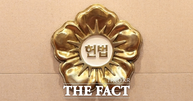 헌법재판소가 기숙사에서 발생하는 층간소음에 대해 전문기관이 측정·상담·피해조정을 지원하지 않는 현행 법률이 헌법에 어긋나지 않는다고 판단했다./더팩트DB