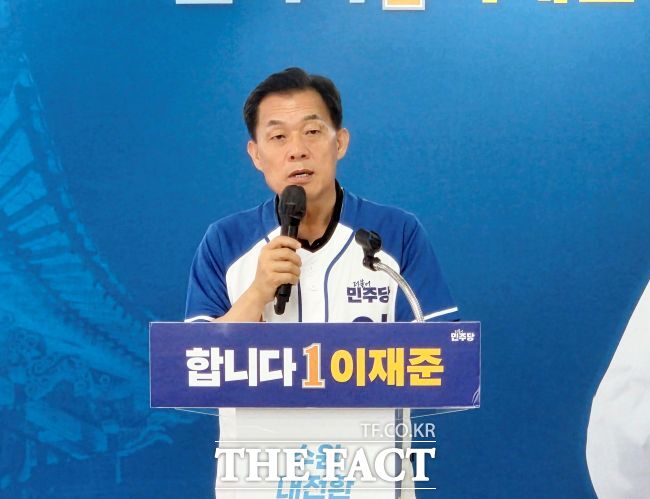 26일 선거사무소에서 이재준 더불어민주당 수원시장 후보가 공약 발표 기자회견을 하고 있다. /박아론 기자