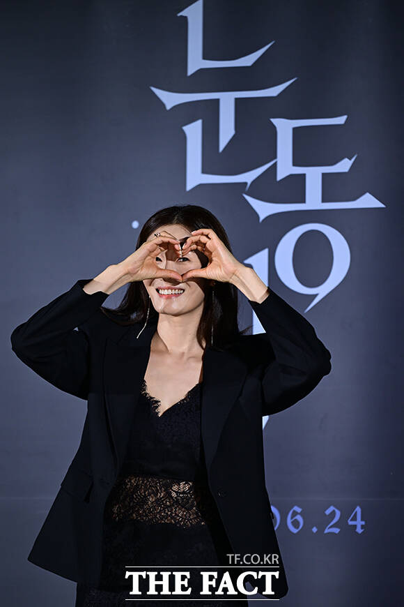 제작발표회에 참석한 염지호 감독, 배우 이승룡, 김남희, 신민아, 김영아(왼쪽부터).