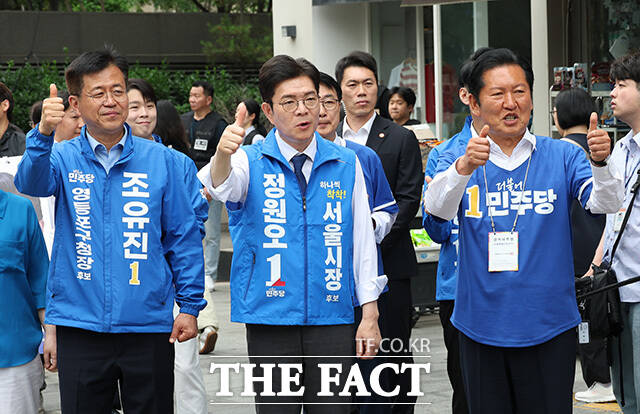 여의도역 출근길 인사 나선 정원오 후보와 정청래 대표.
