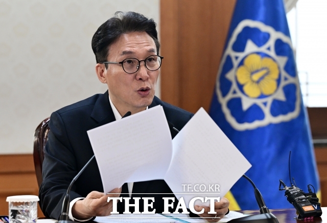 김민석 국무총리는 26일 서울 서대문구 서소문 고가차도 철거 현장에서 붕괴사고가 발생하자 