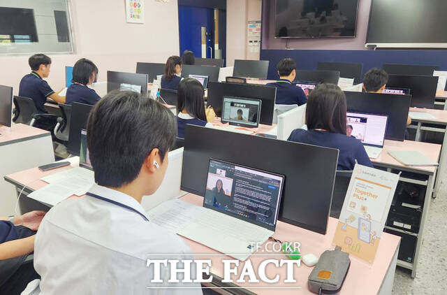 한화투자증권이 특성화고 학생들을 대상으로 취업 멘토링 프로그램 'Together Plus'를 진행하고 있다. /한화투자증권