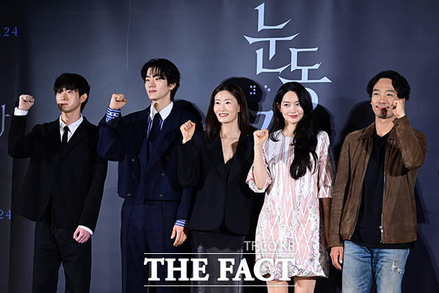 배우 신민아가 26일 오전 서울 용산구 CGV 용산아이파크몰에서 열린 영화 '눈동자' 제작발표회에 참석해 포즈를 취하고 있다. /남윤호 기자