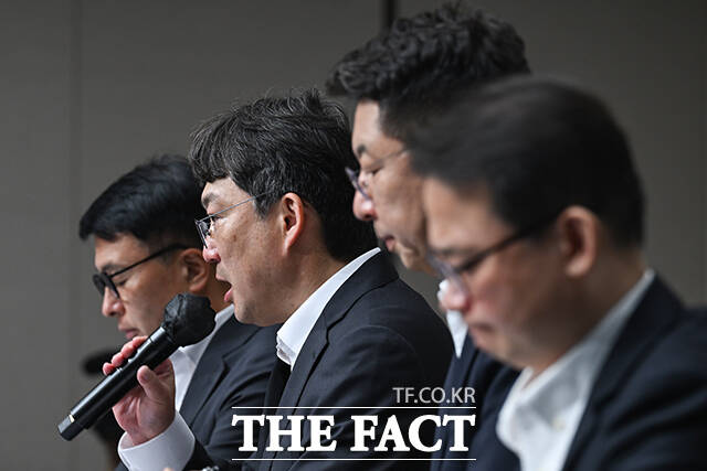 정용진 회장은 이날 스타벅스의 '탱크데이' 마케팅 논란에 대해 