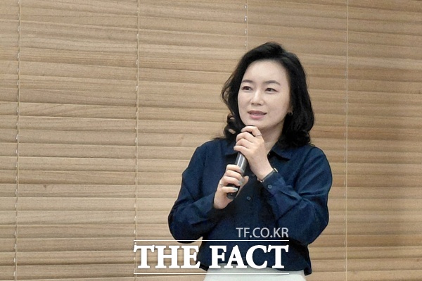 윤명랑 풀무원식품 글로벌마케팅총괄본부장이 22일 오전 열린 '테이스티풀무원' 개교 기념 미디어데이에서 지속가능식생활에 대해 설명하고 있다. /손원태 기자
