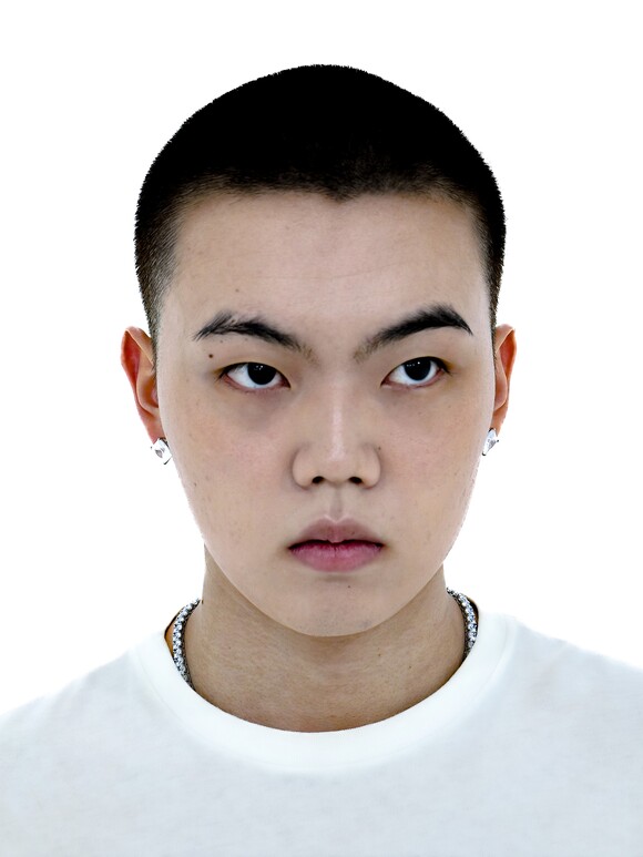 최근 '쇼미더머니 12'에서 강렬한 인상을 남긴 오선이 그레이 코쿤 등이 소속된 두오버엔터테인먼트와 전속계약을 체결했다. /두오버엔터