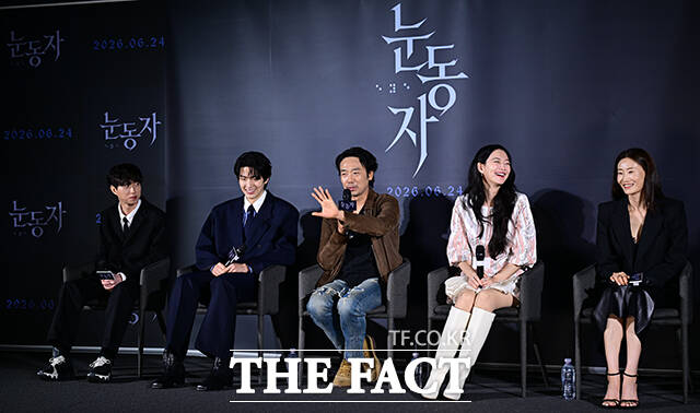 제작발표회에 참석한 염지호 감독, 배우 이승룡, 김남희, 신민아, 김영아(왼쪽부터).