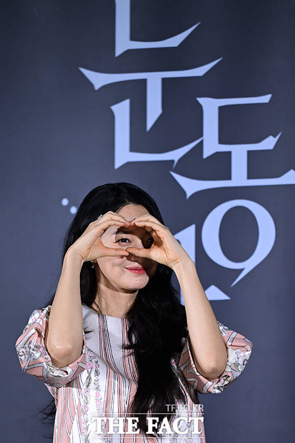 제작발표회에 참석한 염지호 감독, 배우 이승룡, 김남희, 신민아, 김영아(왼쪽부터).