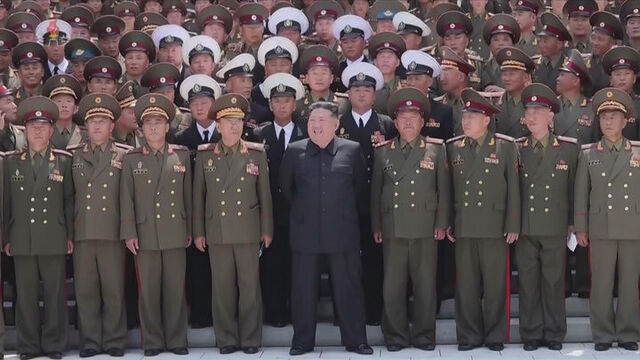 북한은 27일 새로 개발된 '경량급 다용도 미사일 발사체계'와 '다연장 전술 순항미사일 무기체계'를 전날 시험 발사했다고 밝혔다. 북한의 탄도미사일 발사는 37일 만으로 올해 들어 8번째다. /뉴시스. 조선중앙TV갈무리
