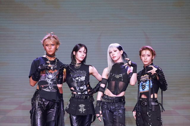엑스러브가 27일 미니 2집 'I,God' 발표 쇼케이스를 개최하고