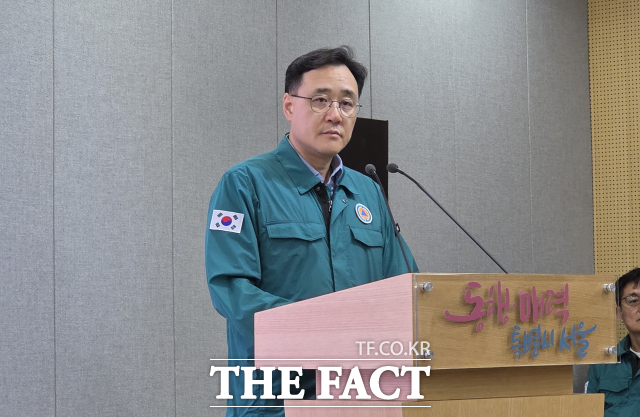 임춘근 서울시 도시기반시설본부장이 27일 오후 서울시청에서 서소문고가 철거 현장 붕괴 사고 관련 브리핑을 하고 있다. /정소양 기자