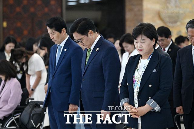 우원식 국회의장이 27일 오전 서울 여의도 국회의사당에서 열린 제78주년 국회개원기념식 및 제6회 대한민국 국회 의정대상 시상식에서 기념사를 하고 있다. /국회=서예원 기자