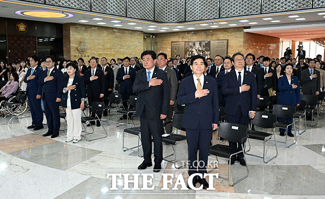 우원식 국회의장이 27일 오전 서울 여의도 국회의사당에서 열린 제78주년 국회개원기념식 및 제6회 대한민국 국회 의정대상 시상식에서 기념사를 하고 있다. /국회=서예원 기자