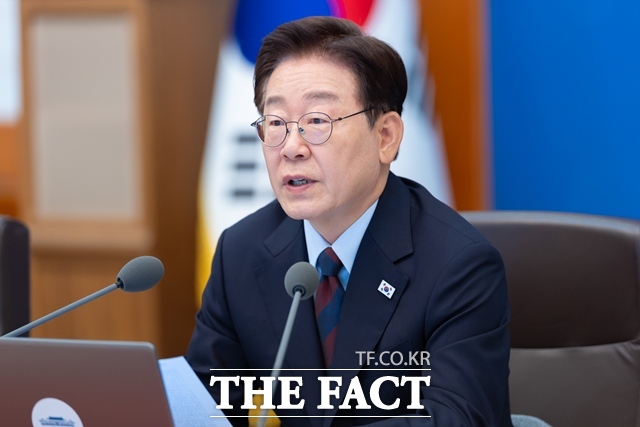 이재명 대통령이 26일 청와대에서 주재한 제23회 국무회의 겸 제10차 비상경제점검회의에서 발언하고 있다. /청와대