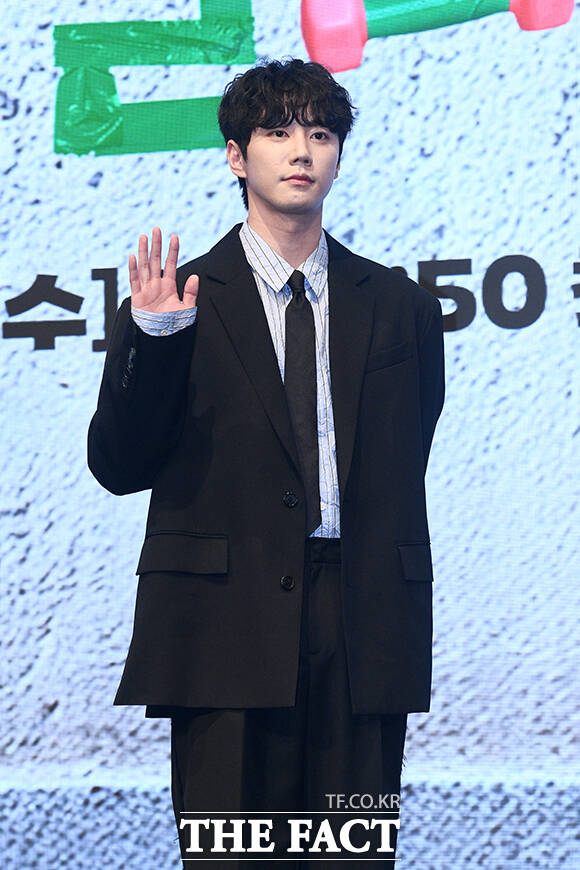 배우 이준영이 JTBC 새 토일드라마 '신입사원 강회장' 촬영 현장을 떠올리며