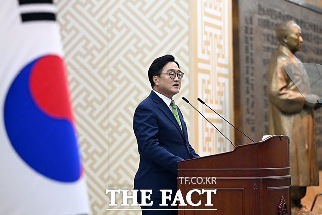우원식 국회의장이 27일 오전 서울 여의도 국회의사당에서 열린 제78주년 국회개원기념식 및 제6회 대한민국 국회 의정대상 시상식에서 기념사를 하고 있다. /국회=서예원 기자
