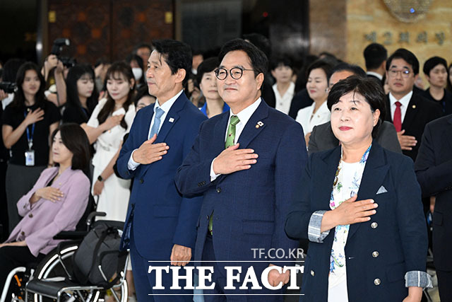 우원식 국회의장이 27일 오전 서울 여의도 국회의사당에서 열린 제78주년 국회개원기념식 및 제6회 대한민국 국회 의정대상 시상식에서 기념사를 하고 있다. /국회=서예원 기자