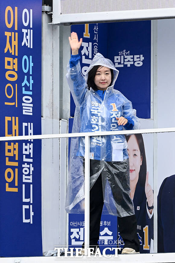 '이재명의 대변인, 이제 아산을 대변합니다' 지지 호소하는 전은수 후보.