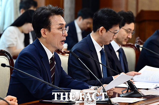 김민석 국무총리가 27일 오전 서울 종로구 정부서울청사에서 열린 대한민국 2045전략수립위원회 출범 전체회의에 참석해 모두발언을 하고 있다. /임영무 기자