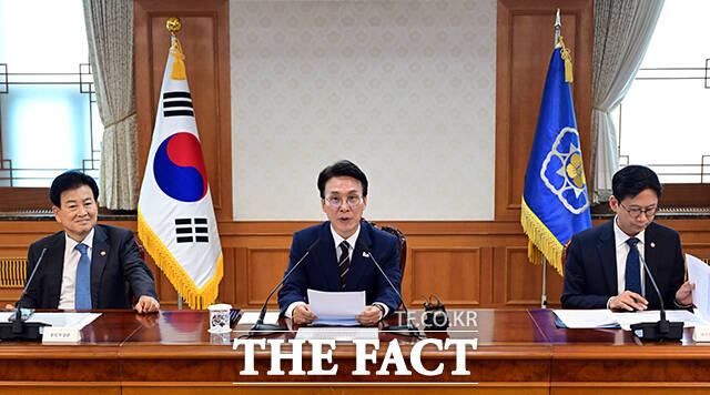 김민석 국무총리가 27일 오전 서울 종로구 정부서울청사에서 열린 대한민국 2045전략수립위원회 출범 전체회의에 참석해 모두발언을 하고 있다. /임영무 기자