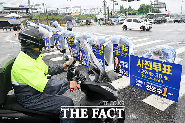 '이재명의 대변인, 이제 아산을 대변합니다' 지지 호소하는 전은수 후보.