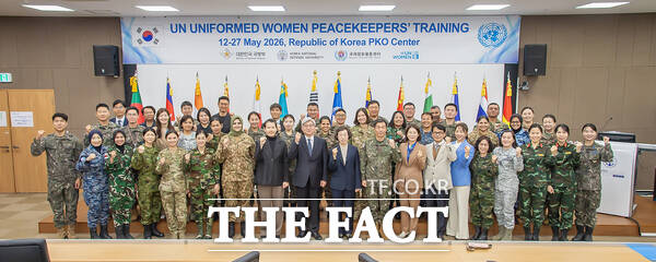 국방대학교는 유엔여성기구 지식·파트너십센터와 공동으로 국제평화활동센터에서 12일부터 27일까지 유엔 여군 평화유지요원 과정을 마치고 폐회식을 가졌다. /국방대학교