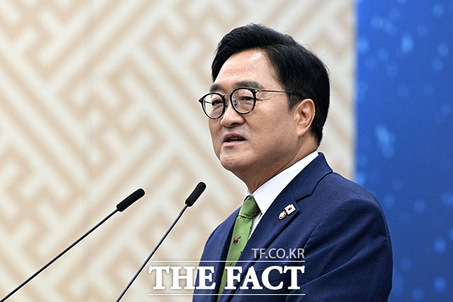 우원식 국회의장이 27일 오전 서울 여의도 국회의사당에서 열린 제78주년 국회개원기념식 및 제6회 대한민국 국회 의정대상 시상식에서 기념사를 하고 있다. /국회=서예원 기자