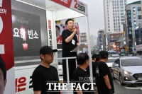  서울 서소문 사고에 멈춘 부산 수영구 선거전…후보들, 확성기 대신 추모 유세
