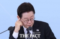  李 
