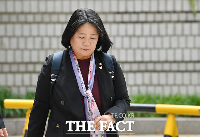 서울서부지법 민사36단독 주한길 판사는 28일 오후 정의기억연대(정의연) 후원자 2명이 단체와 윤미향 전 의원을 상대로 낸 후원금 반환 청구 소송에서 원고 패소 판결을 했다. /더팩트DB