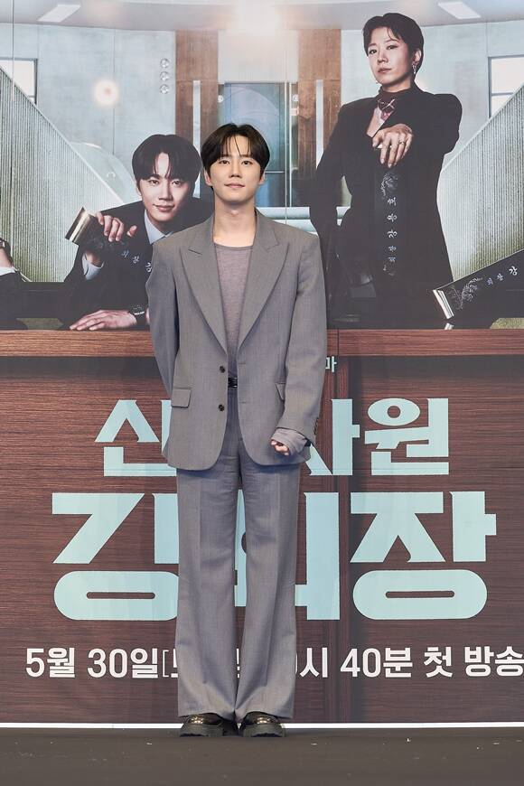 이준영이 '신입사원 강회장'에서 1인 2역 연기에 도전한다. /JTBC