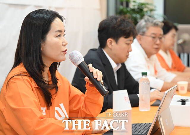 이준석 개혁신당 대표가 28일 경기 남양주시 박윤옥 시의원 후보 선거사무소에서 열린 경기동부권 현장 중앙선거대책위원회의에 참석해 모두 발언하고 있다. /남양주=이새롬 기자