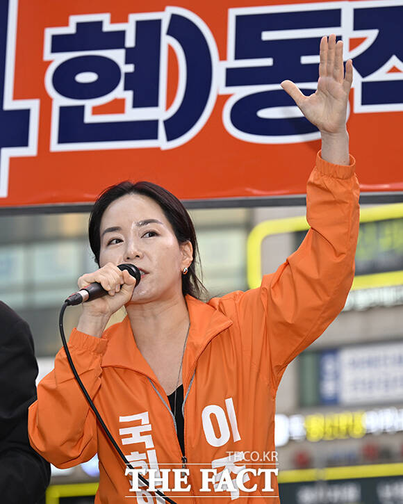 이주영 개혁신당 의원(가운데)이 박 후보에 대한 지지를 호소하고 있다.