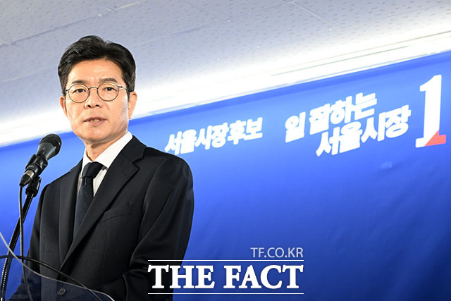 정원오 더불어민주당 서울시장 후보가 28일 오전 서울 중구 선거사무실에서 기자간담회를 열고 발언하고 있다. /서예원 기자