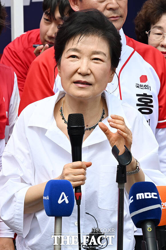 '김진태 지원 유세' 횡성 찾은박근혜 전 대통령.
