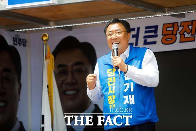 김기재 더불어민주당 당진시장 후보는 28일 당진시민 1인당 30만 원의 당진경제회복지원금을 지급하겠다는 공약을 발표했다. /김기재 후보 선거사무소