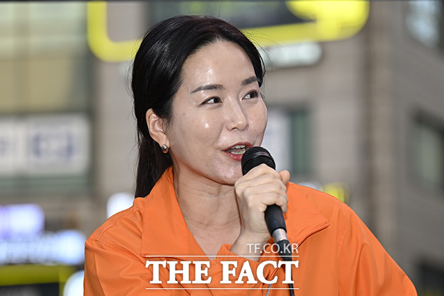 이주영 개혁신당 의원(가운데)이 박 후보에 대한 지지를 호소하고 있다.