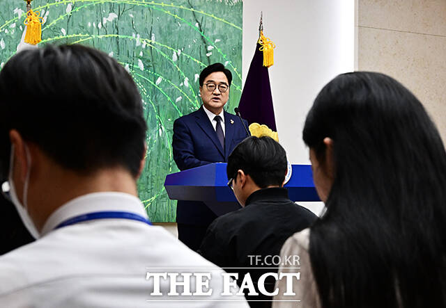 우원식 국회의장이 28일 오전 서울 여의도 국회에서 열린 퇴임기자회견에서 모두발언을 하고 있다. /국회=배정한 기자